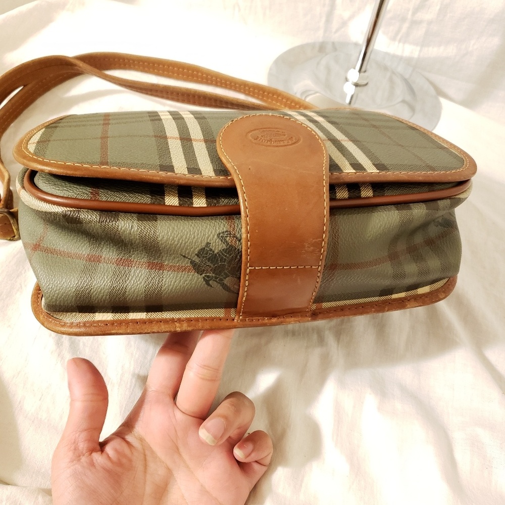 Burberrys vintage olive nova check crossbody - Picture 2 of 7